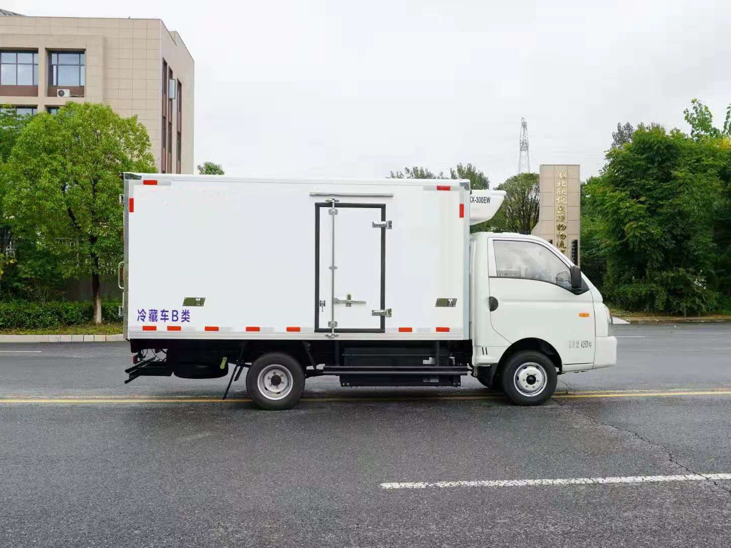 凱馬銳航純電動冷藏車