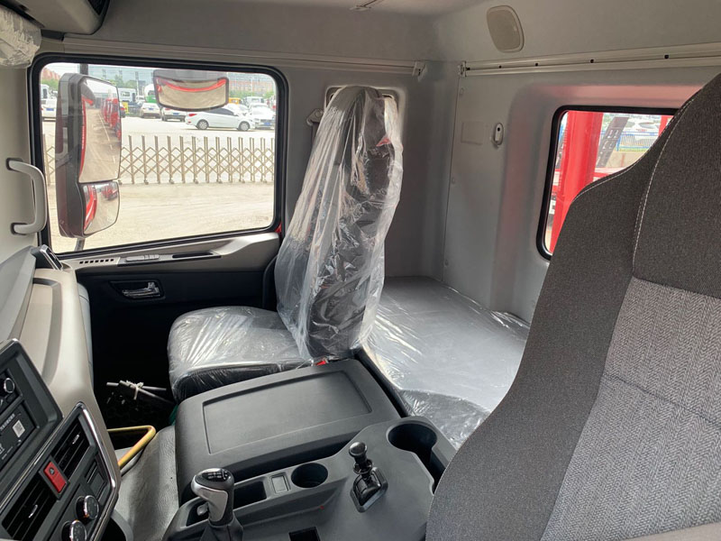 東風(fēng)華神T5后八輪平板車(chē)