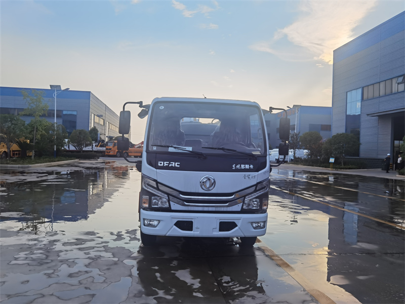 國六5方東風灑水車