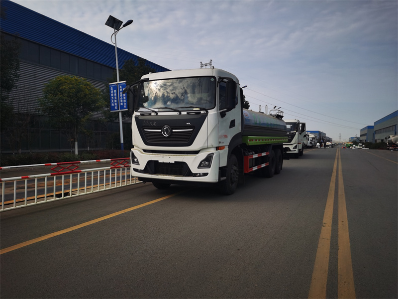國(guó)六東風(fēng)天龍后八輪 20噸 灑水車(chē)